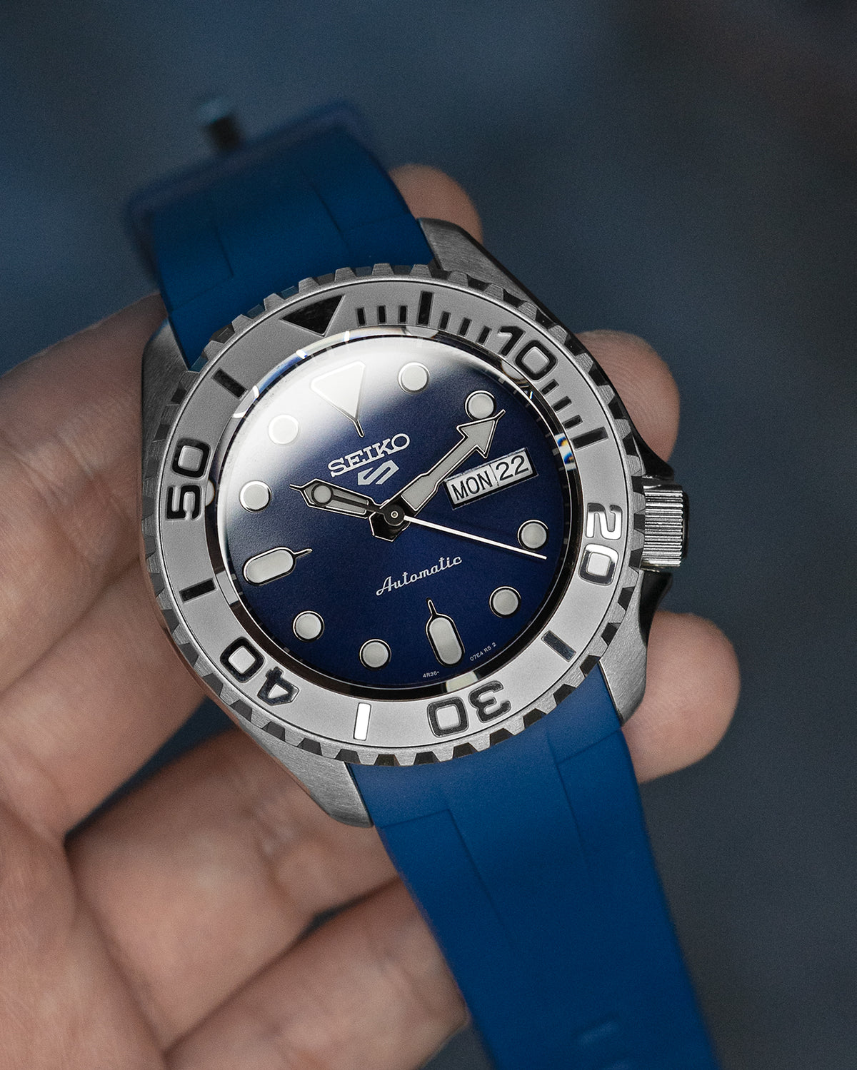 FKM RUBBER (CLASSIC) - FOR SEIKO SKX / SRPD / SSK - (BLUE, STEEL HARDWARE)