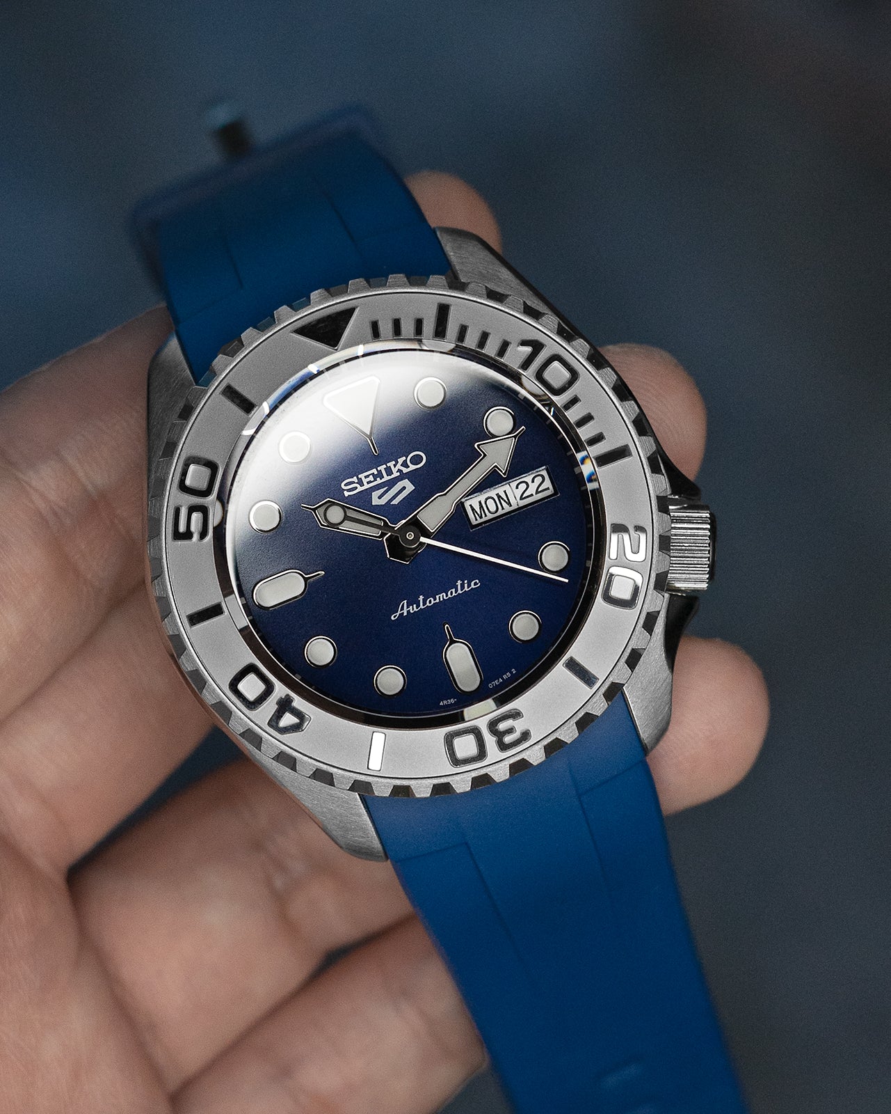 FKM RUBBER (CLASSIC) - FOR SEIKO SKX / SRPD / SSK - (BLUE, STEEL HARDWARE)