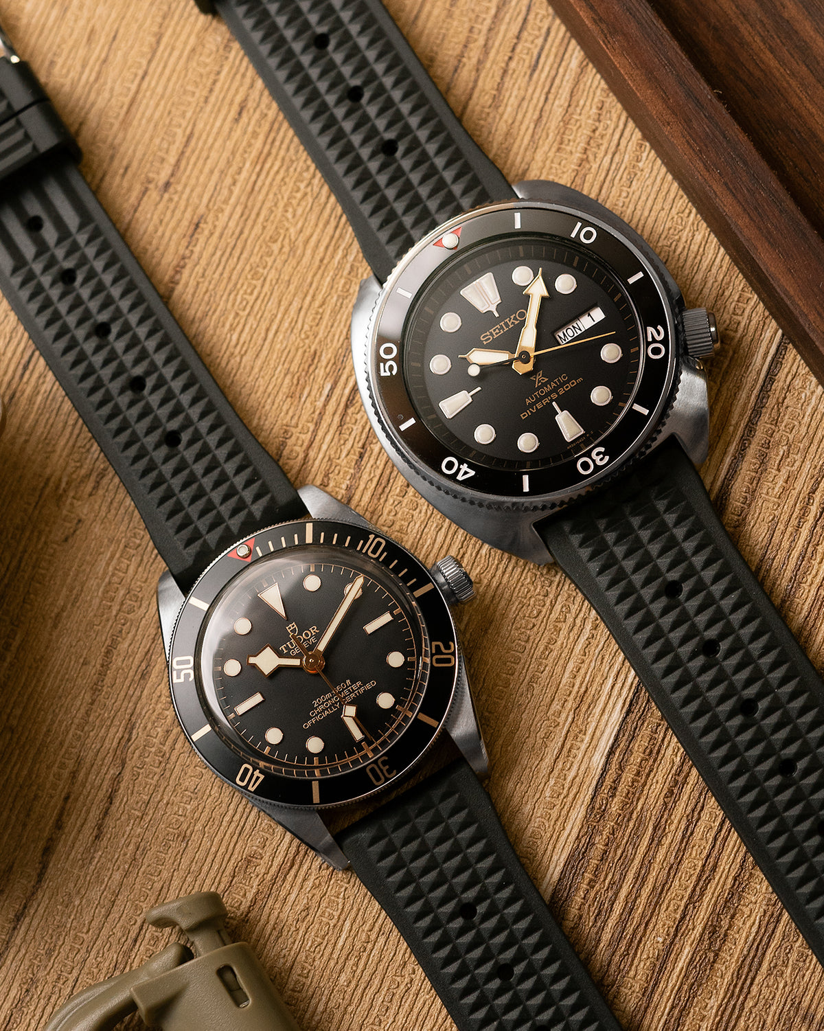 FKM RUBBER - WAFFLE STRAP (BLACK, VINTAGE STYLE)