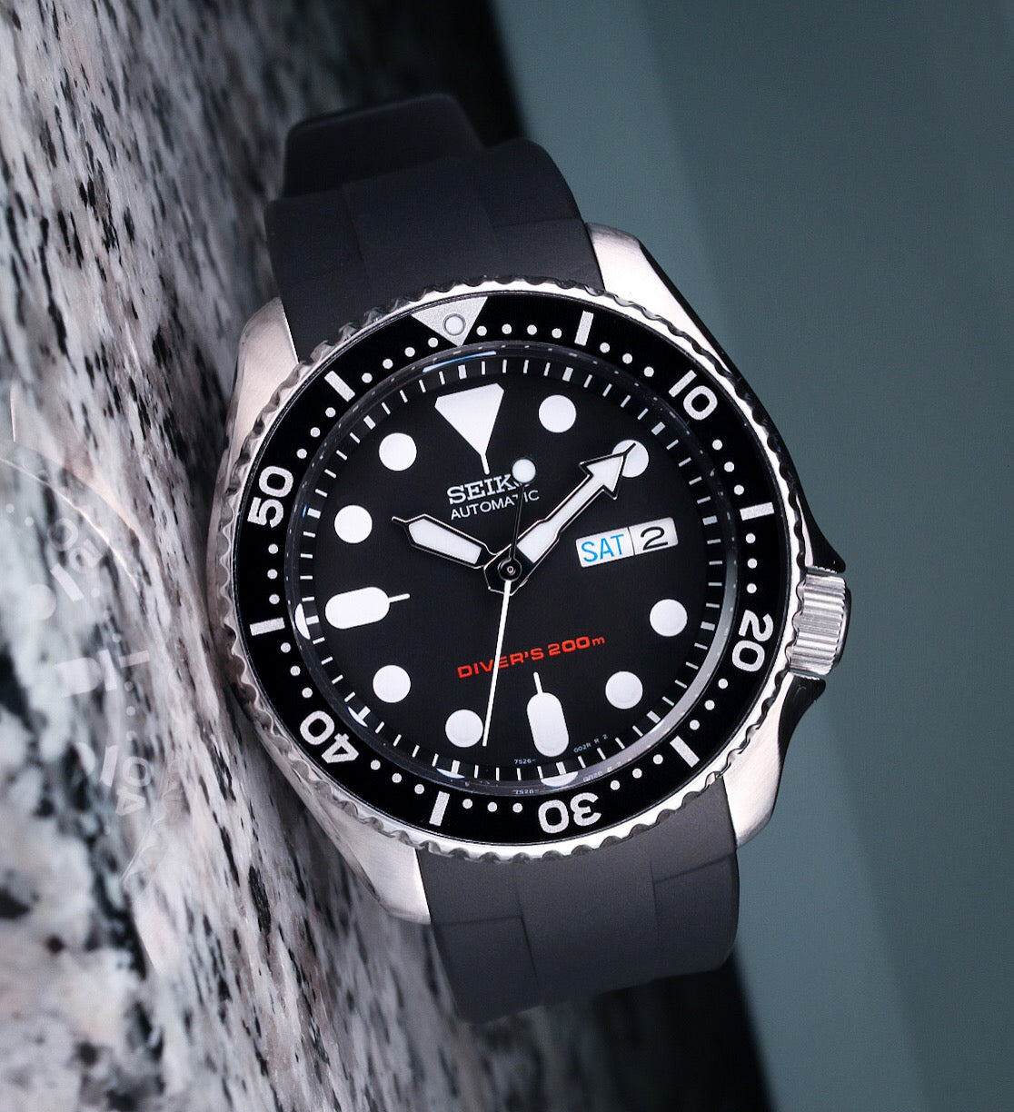 FKM RUBBER (CLASSIC) - FOR SEIKO SKX/SRPD / SSK (BLACK, STEEL HARDWARE)