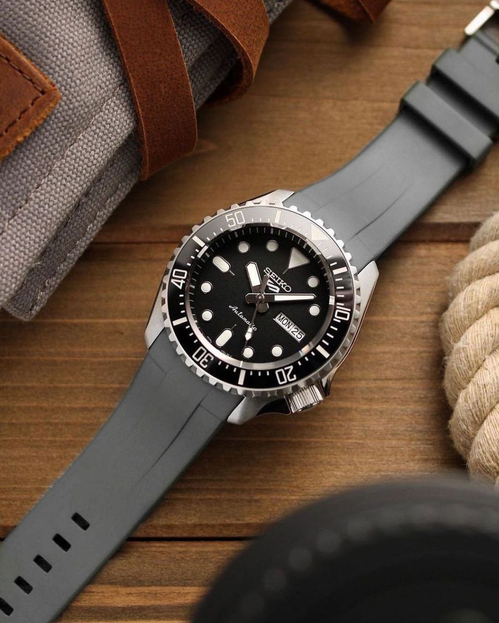 FKM RUBBER (CLASSIC) - FOR SEIKO SKX/ SRPD / SSK (GREY, STEEL HARDWARE)